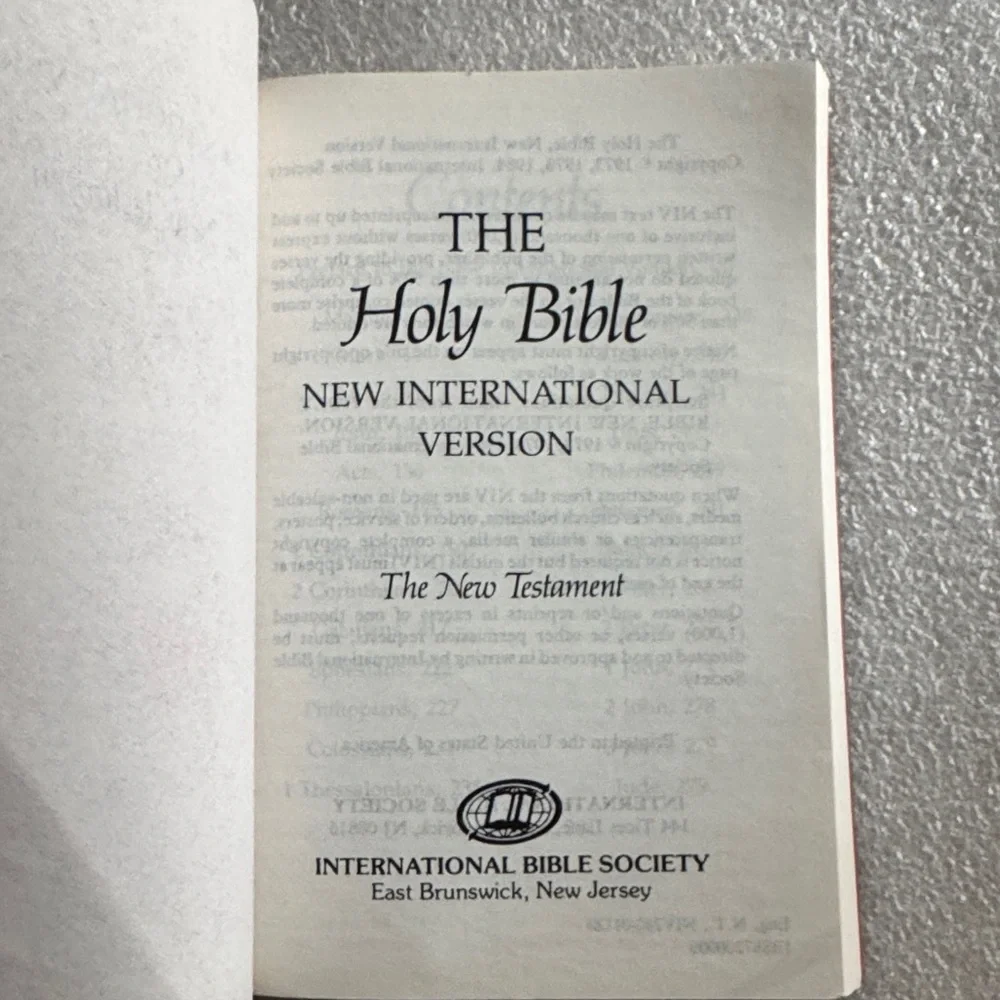 Classic Pocket Red New Testament NIV Book.